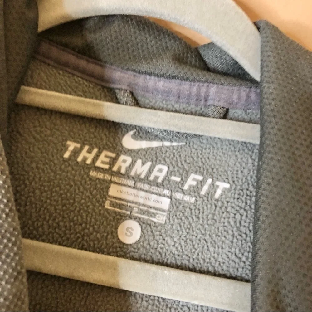 Nike Therma fit Iowa Hawkeyes Hoodie Sweatshirt Grey Size‎ small